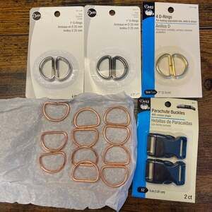 Assortment of 10 mm D-Rings with buckles